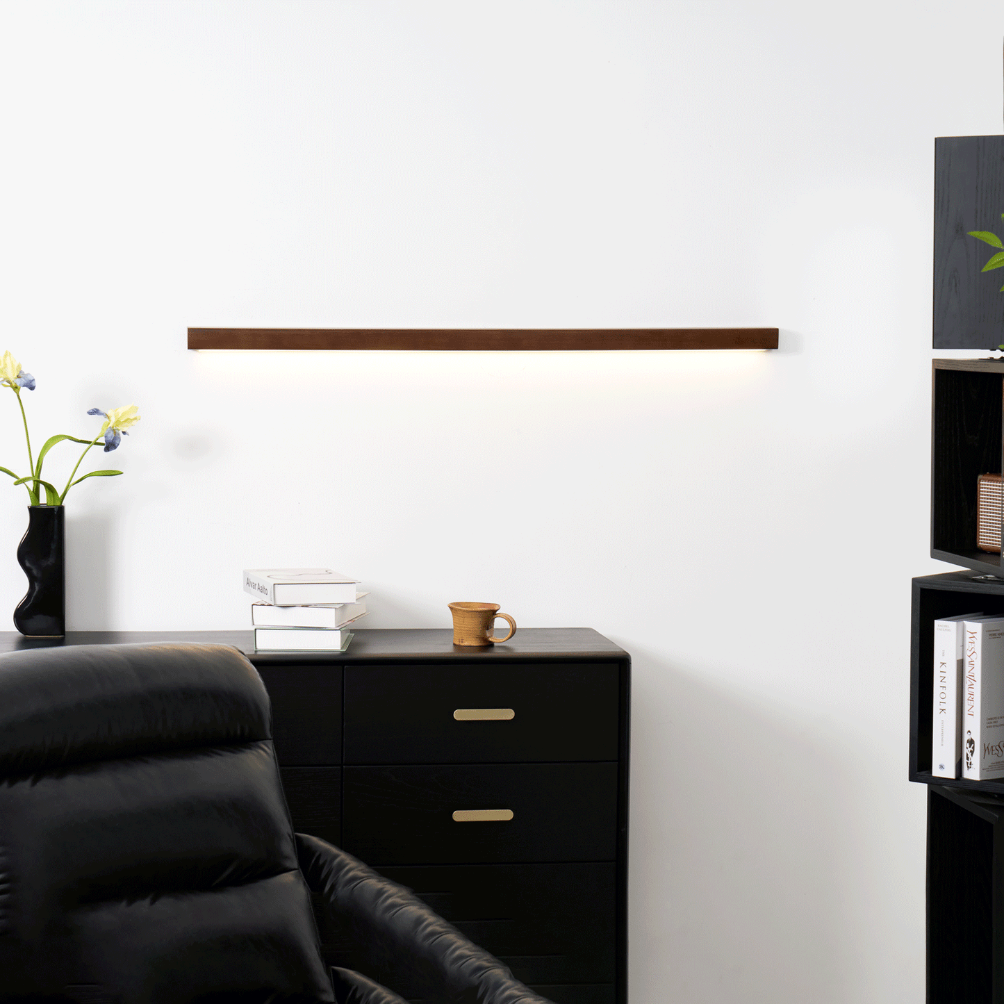 Minimalist Linear Wood Wall Light With Soft Downlight