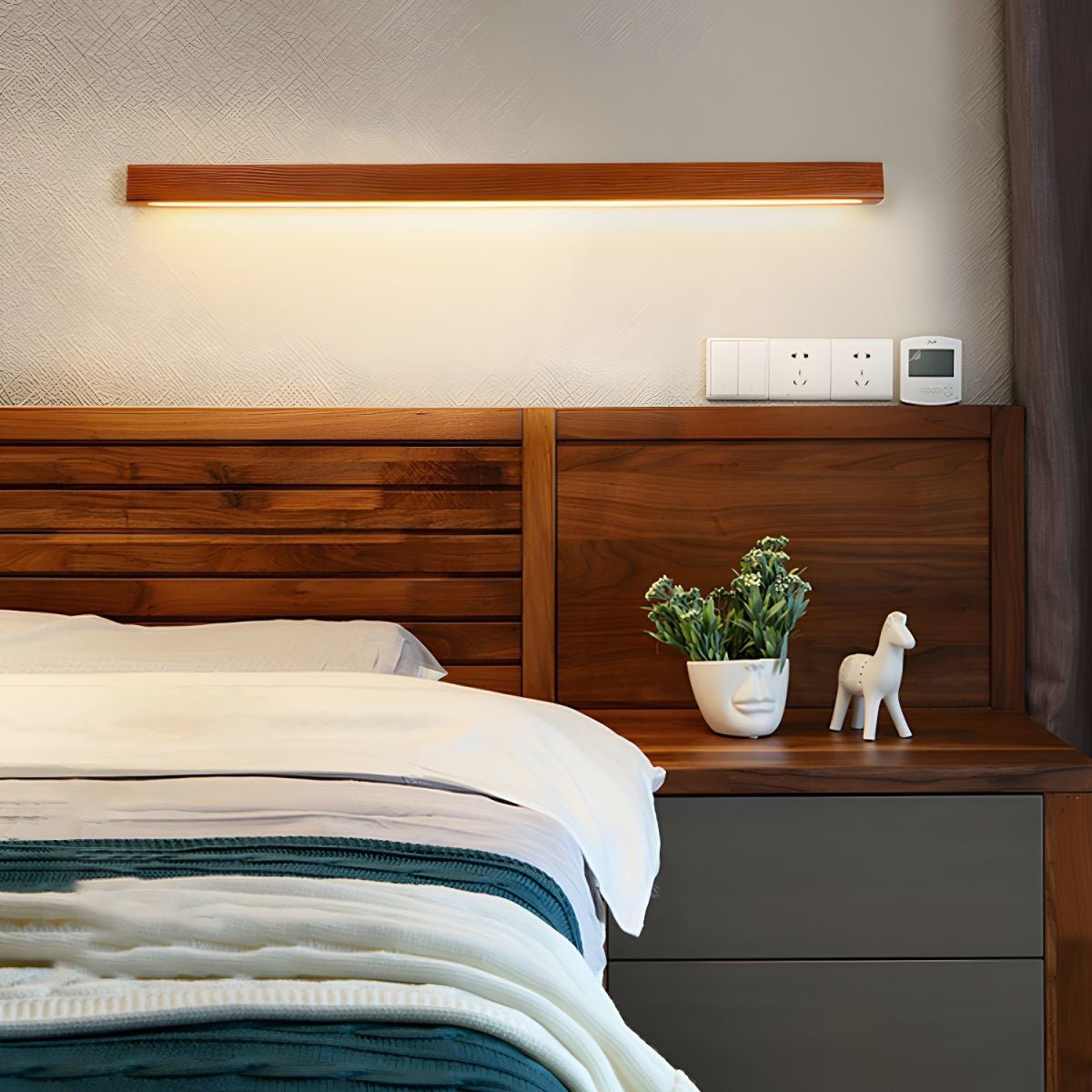 Minimalist Linear Wood Wall Light With Soft Downlight