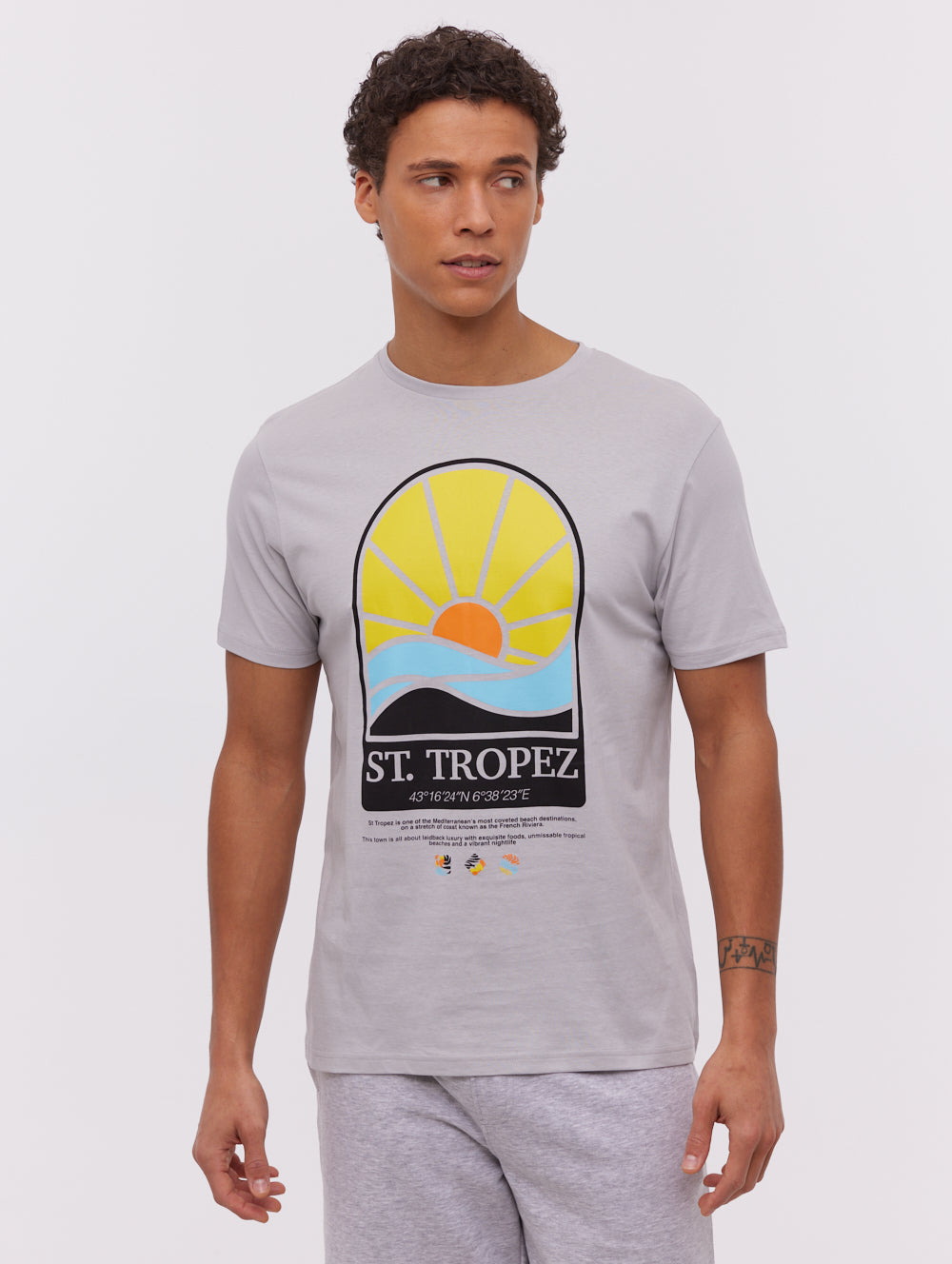 Vetral Sun Graphic T-Shirt