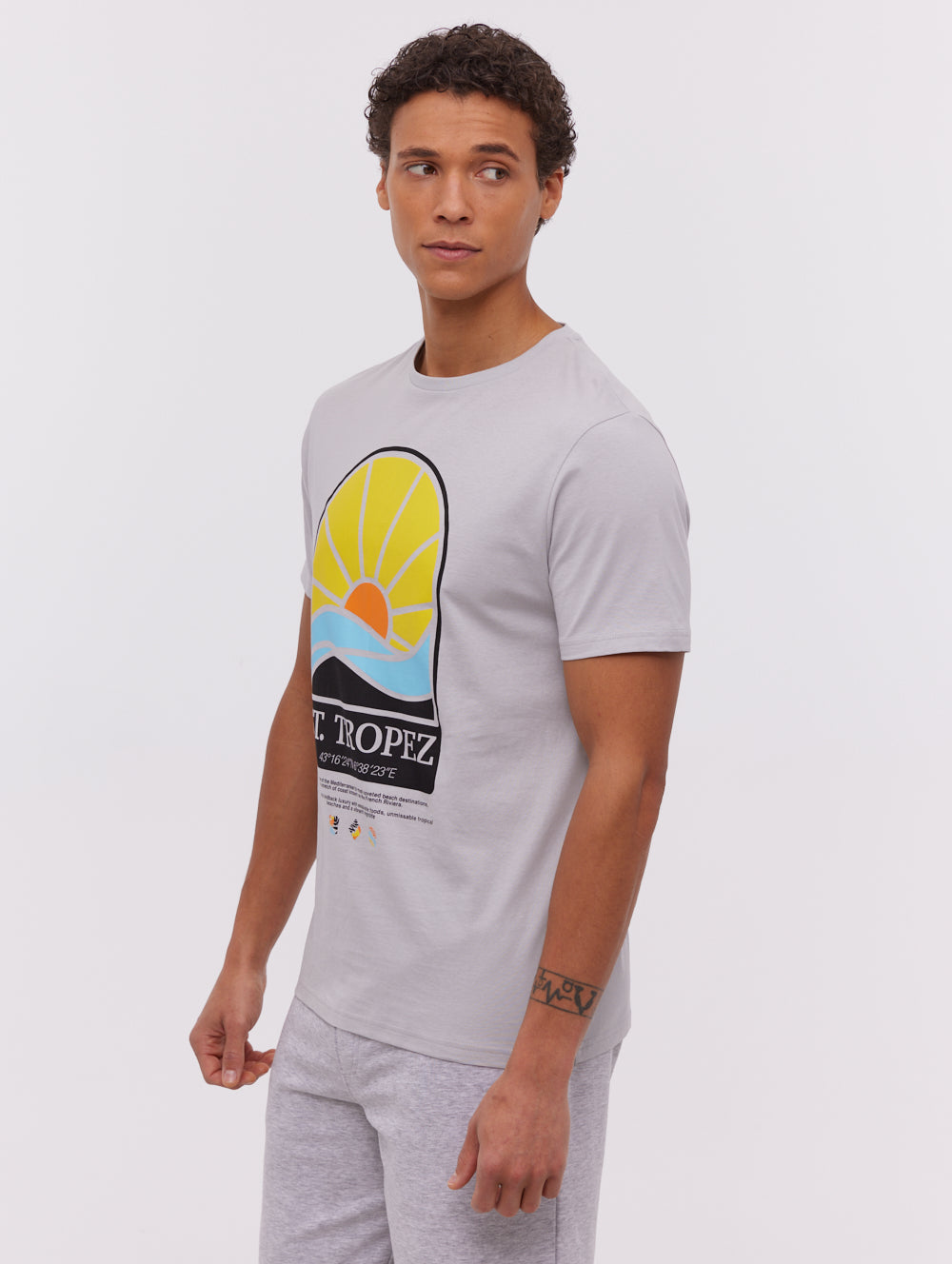 Vetral Sun Graphic T-Shirt