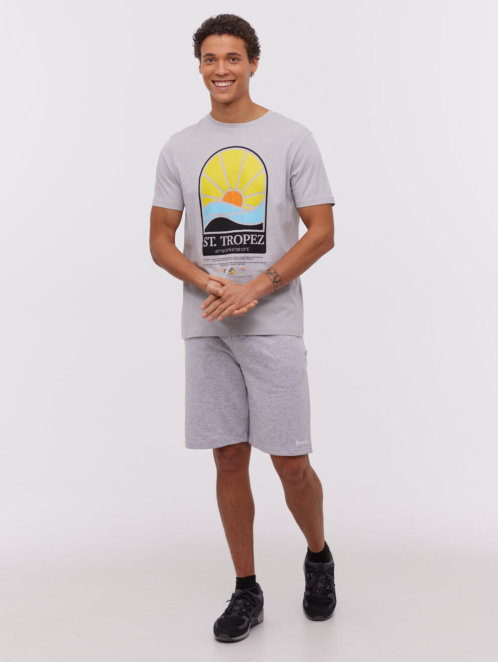 Vetral Sun Graphic T-Shirt