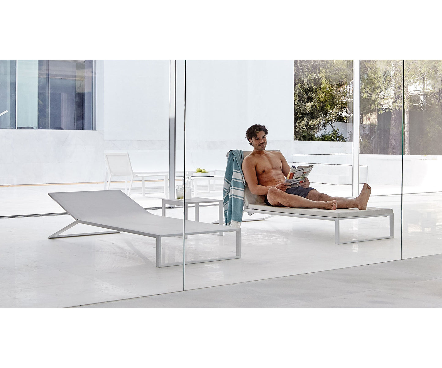 Blau Chaise Lounge