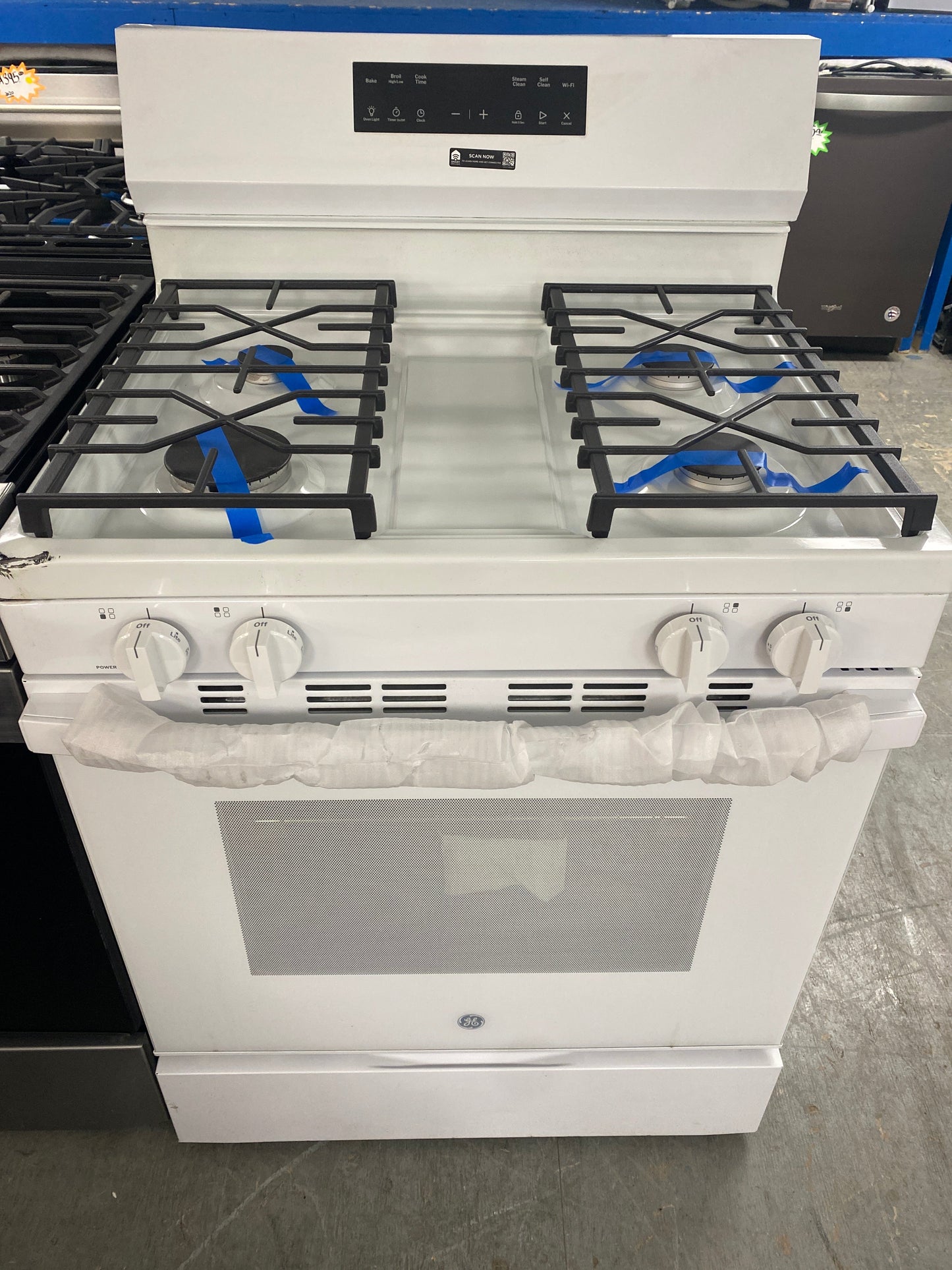 New! GE 4-Burner Natural Gas Range