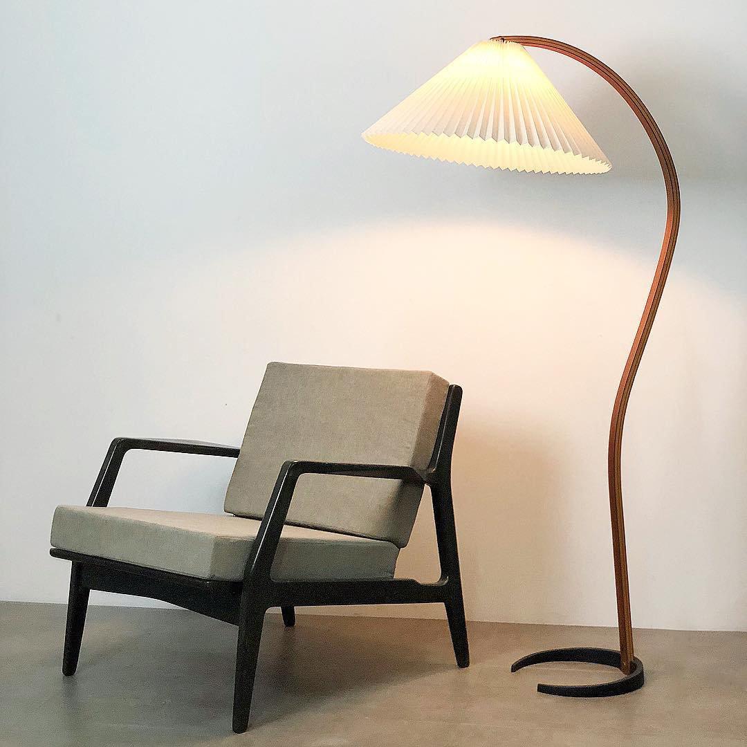 Curved Wooden Floor Lamp With Pleated Shade