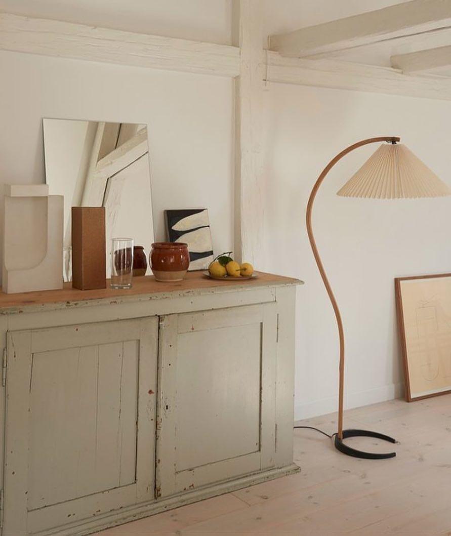 Curved Wooden Floor Lamp With Pleated Shade