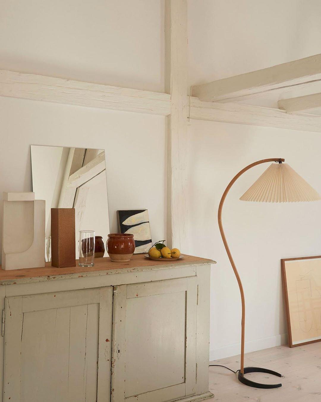 Curved Wooden Floor Lamp With Pleated Shade