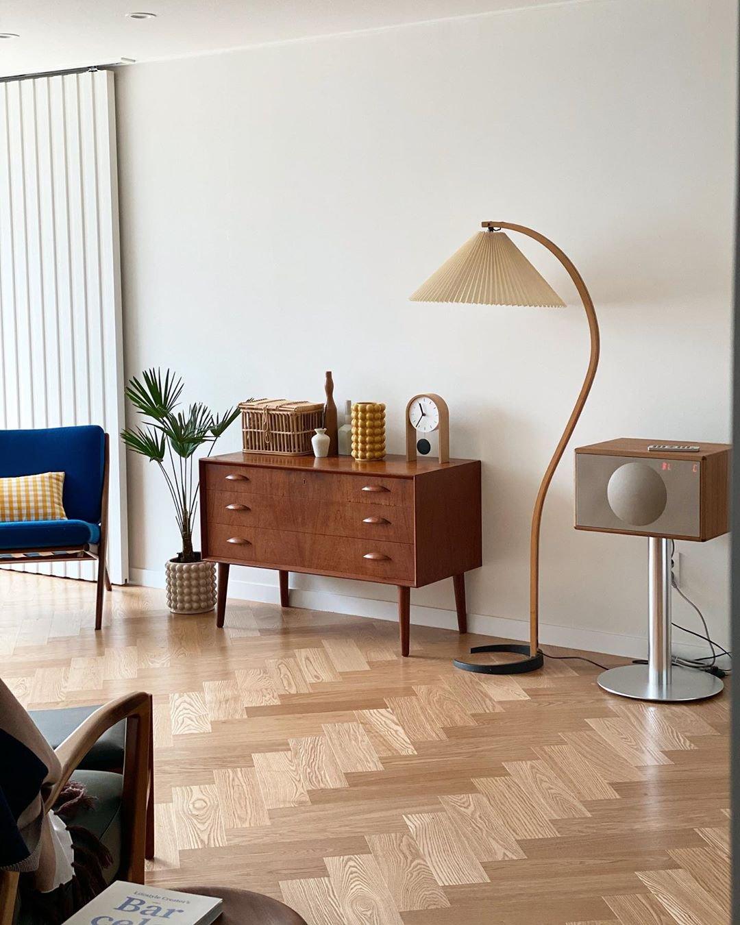 Curved Wooden Floor Lamp With Pleated Shade