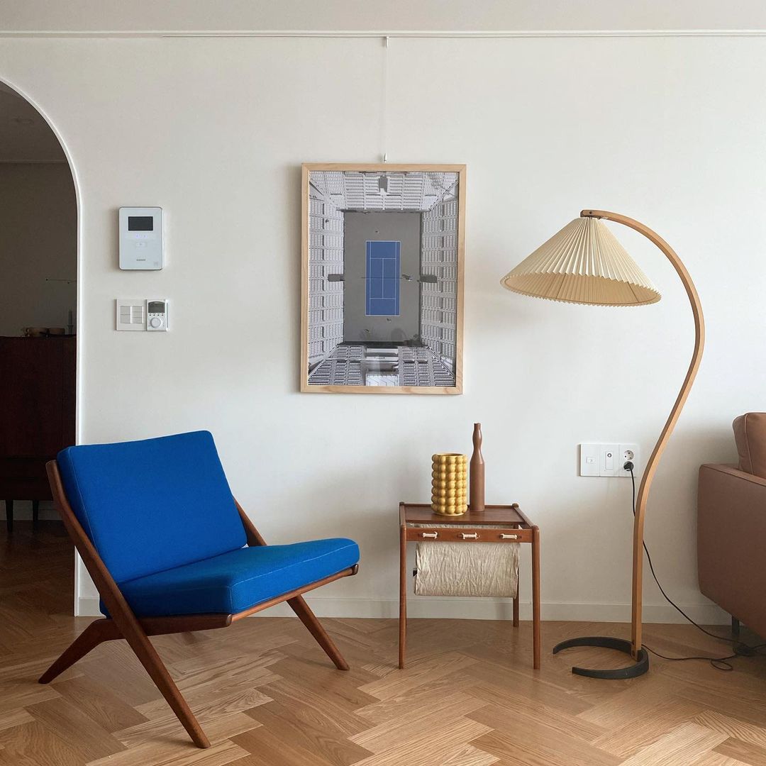 Curved Wooden Floor Lamp With Pleated Shade