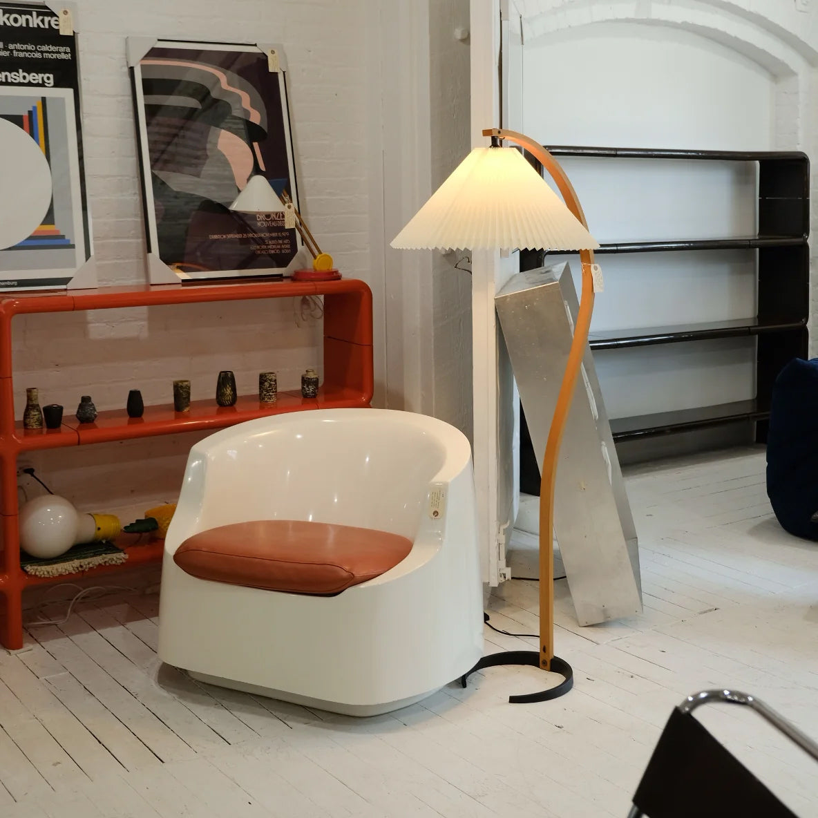 Curved Wooden Floor Lamp With Pleated Shade