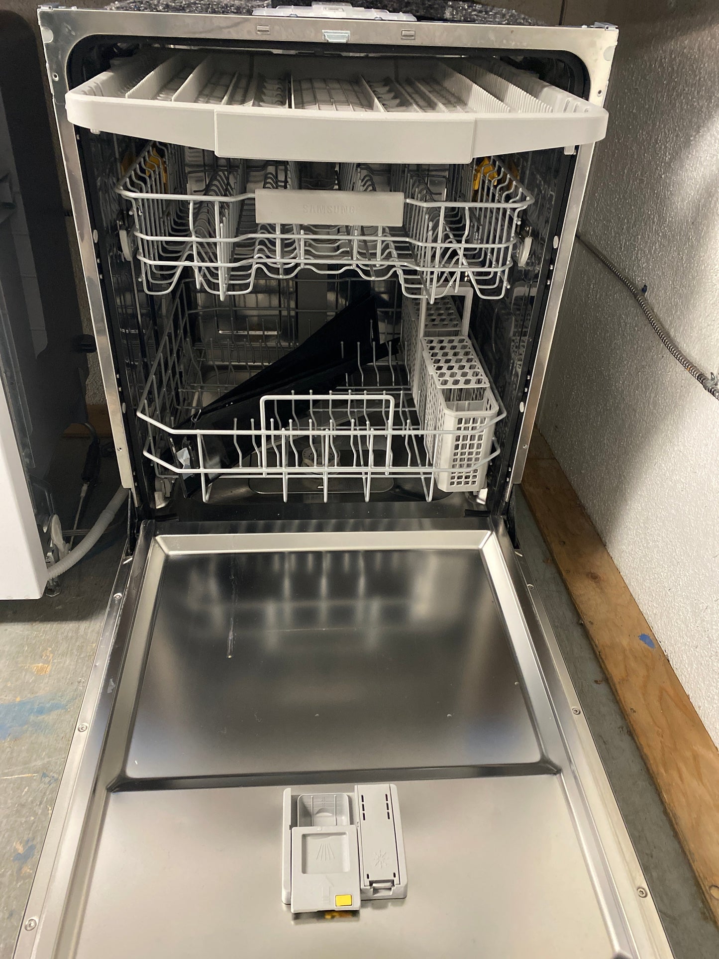 Samsung “white” Bespoke 24” Top-Control Dishwasher w/ 3rd Rack