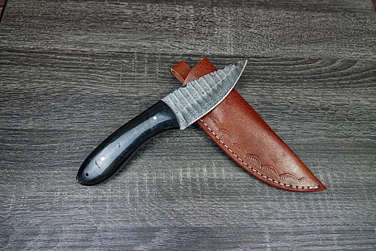Handmade Damascus Steel Hunting Survival EDC knife Horn Handle, Leather Sheath