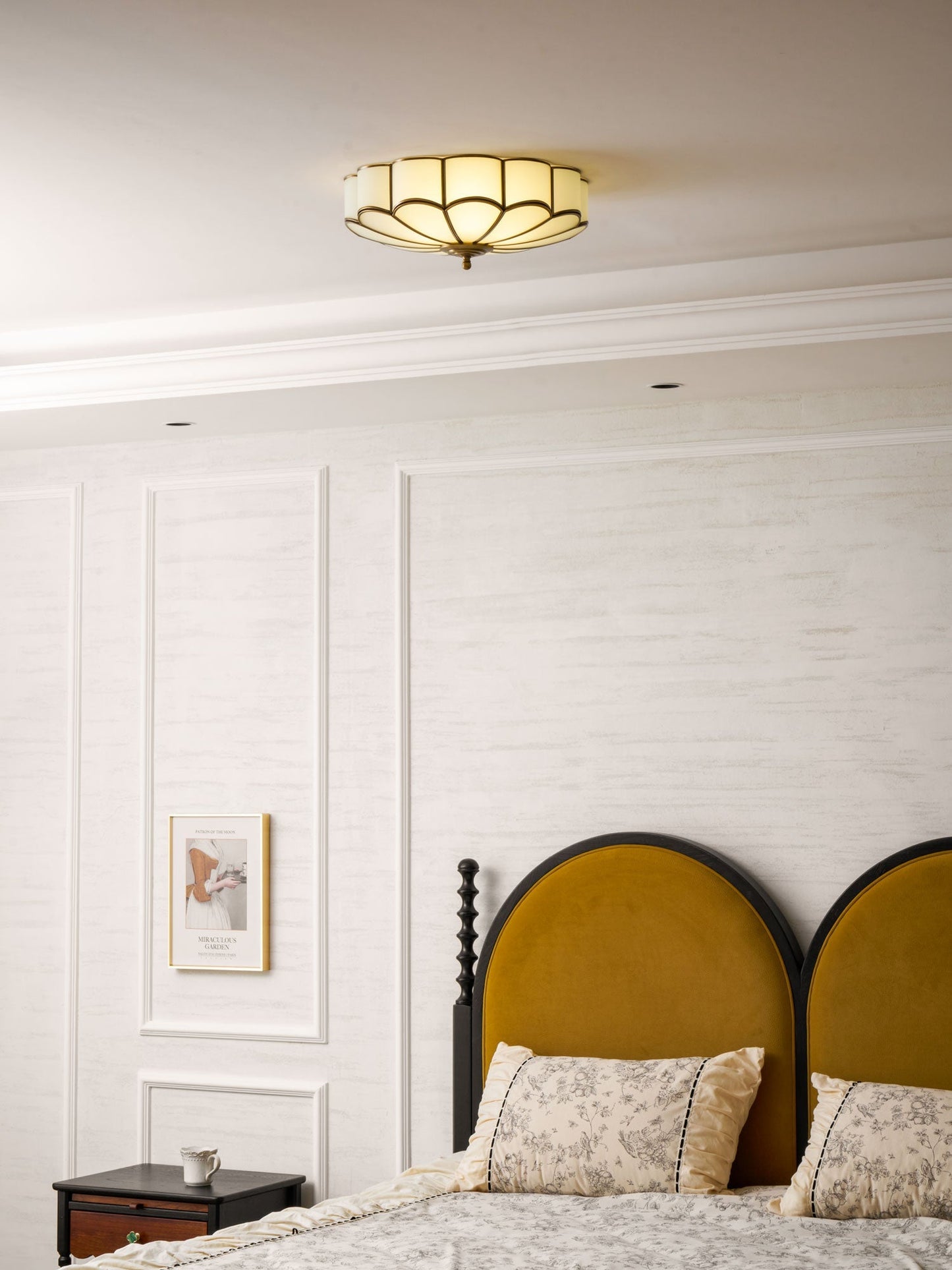 Flower-Shape Glass Flush Mount Ceiling Light With Petal Shade
