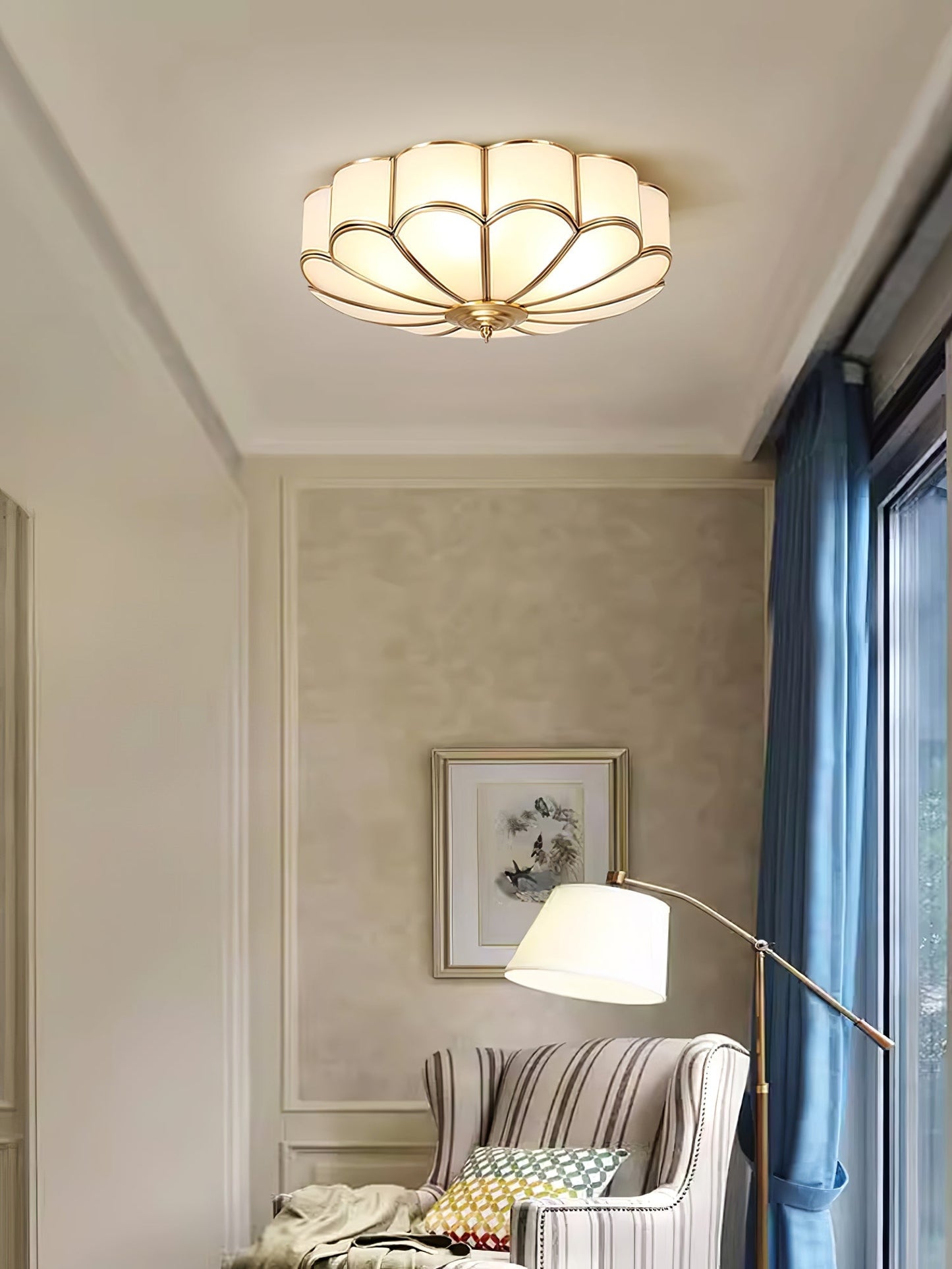 Flower-Shape Glass Flush Mount Ceiling Light With Petal Shade