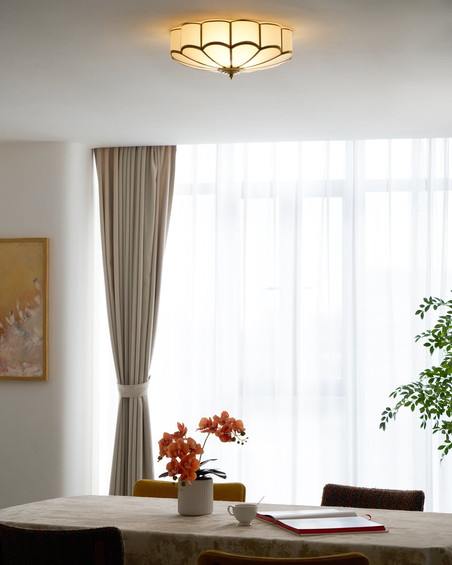 Flower-Shape Glass Flush Mount Ceiling Light With Petal Shade