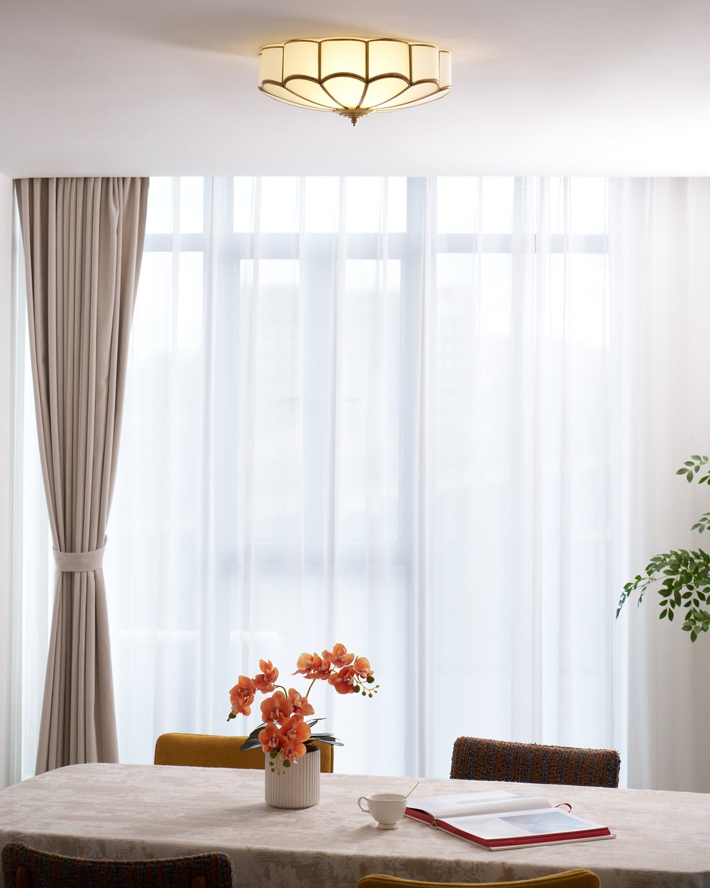 Flower-Shape Glass Flush Mount Ceiling Light With Petal Shade