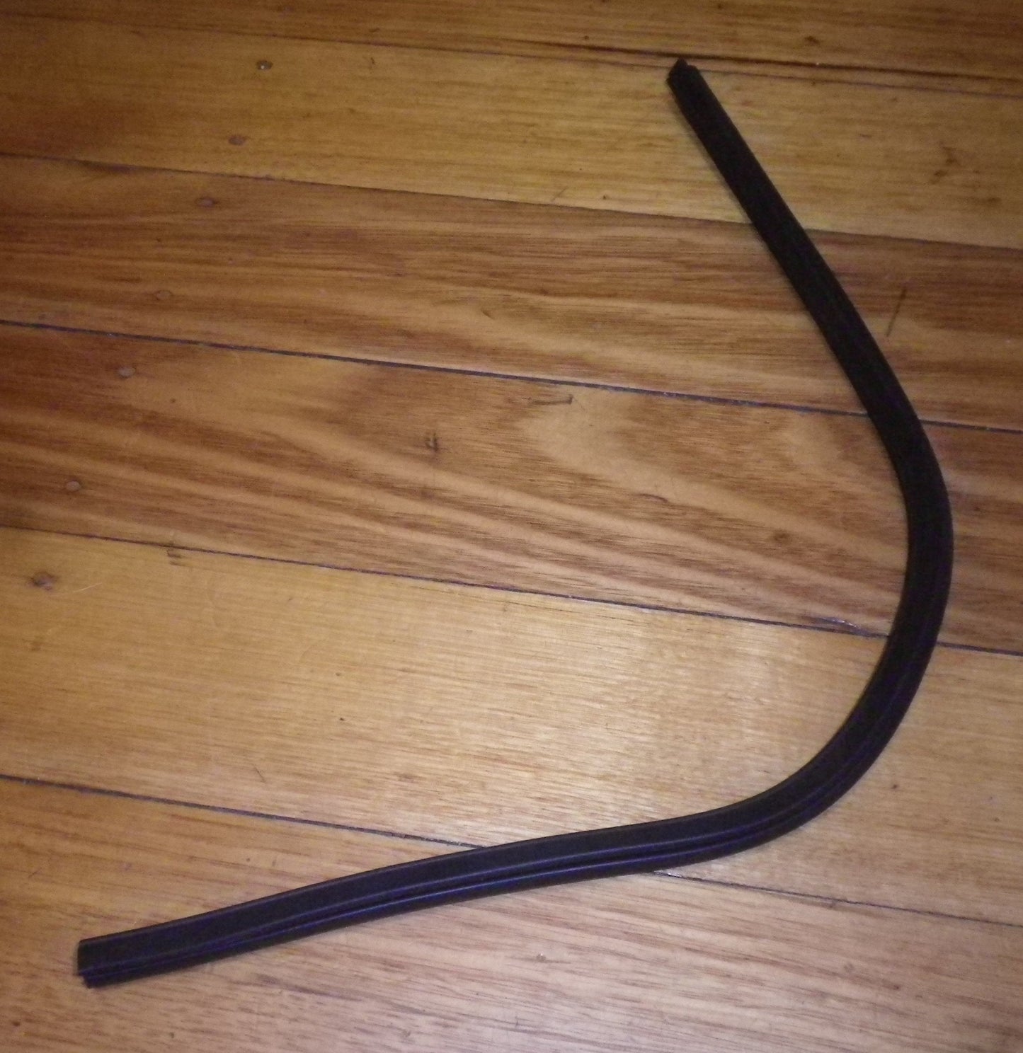 Fisher & Paykel DW60FC2X2, Haier HDW15F1B1  Lower Door Seal - Part # H0120300368