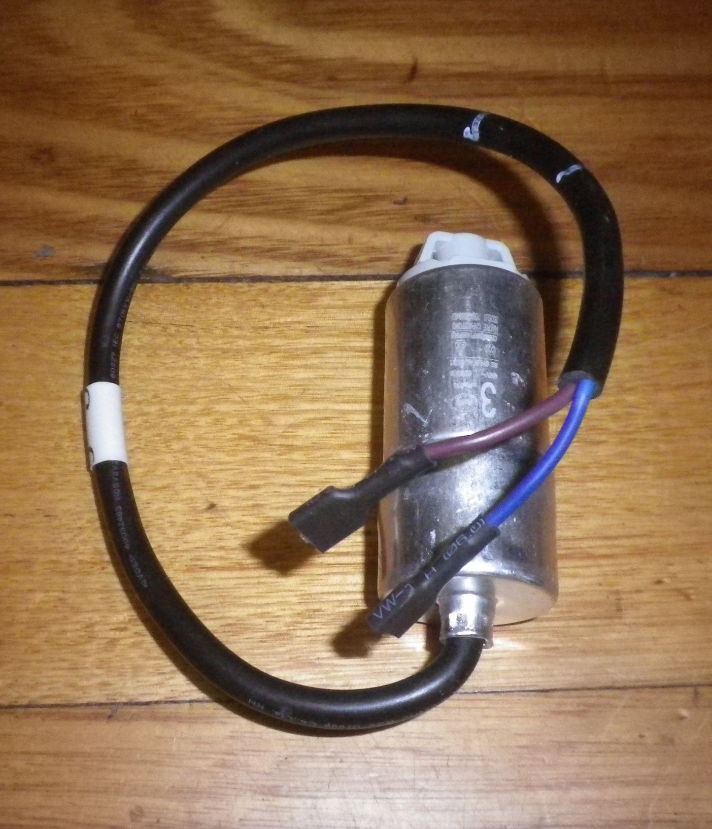 Hisense, Haier Fridge / Freezer 3uF 450VAC Start Capacitor - Part # HCDM2780-3