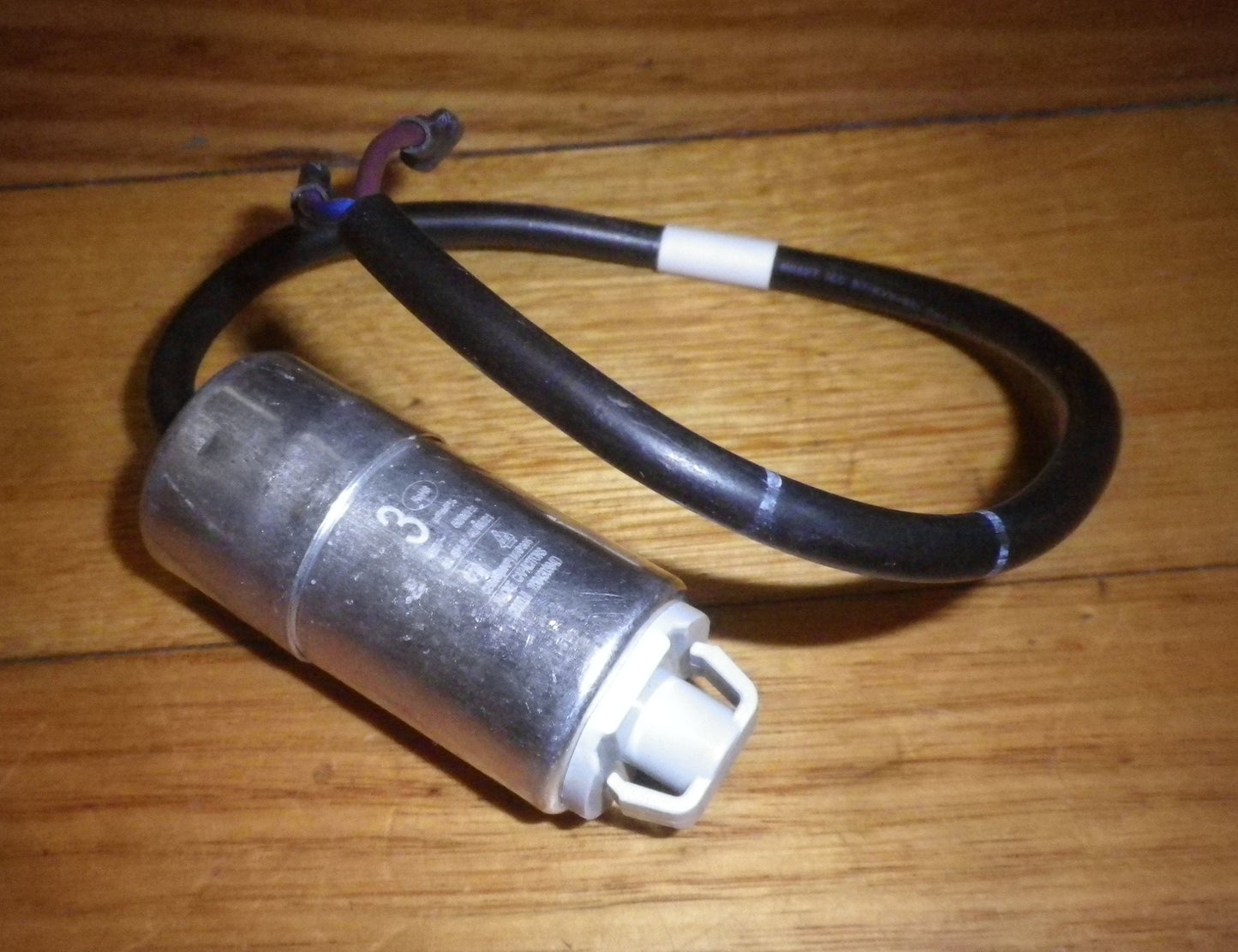 Hisense, Haier Fridge / Freezer 3uF 450VAC Start Capacitor - Part # HCDM2780-3