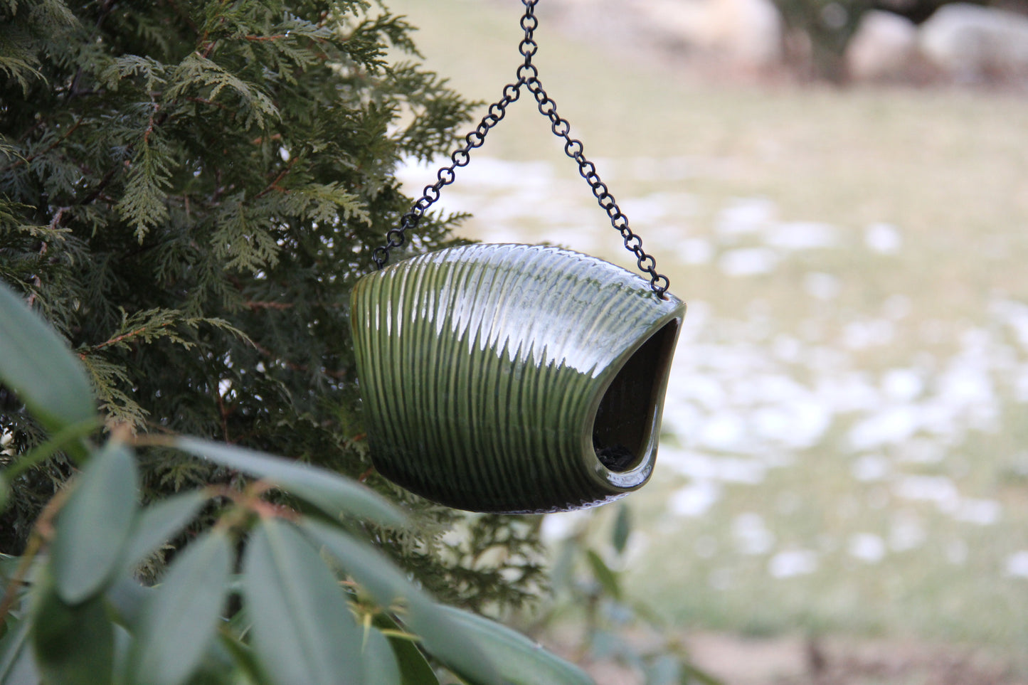 MangoStone Fly-through Feeder