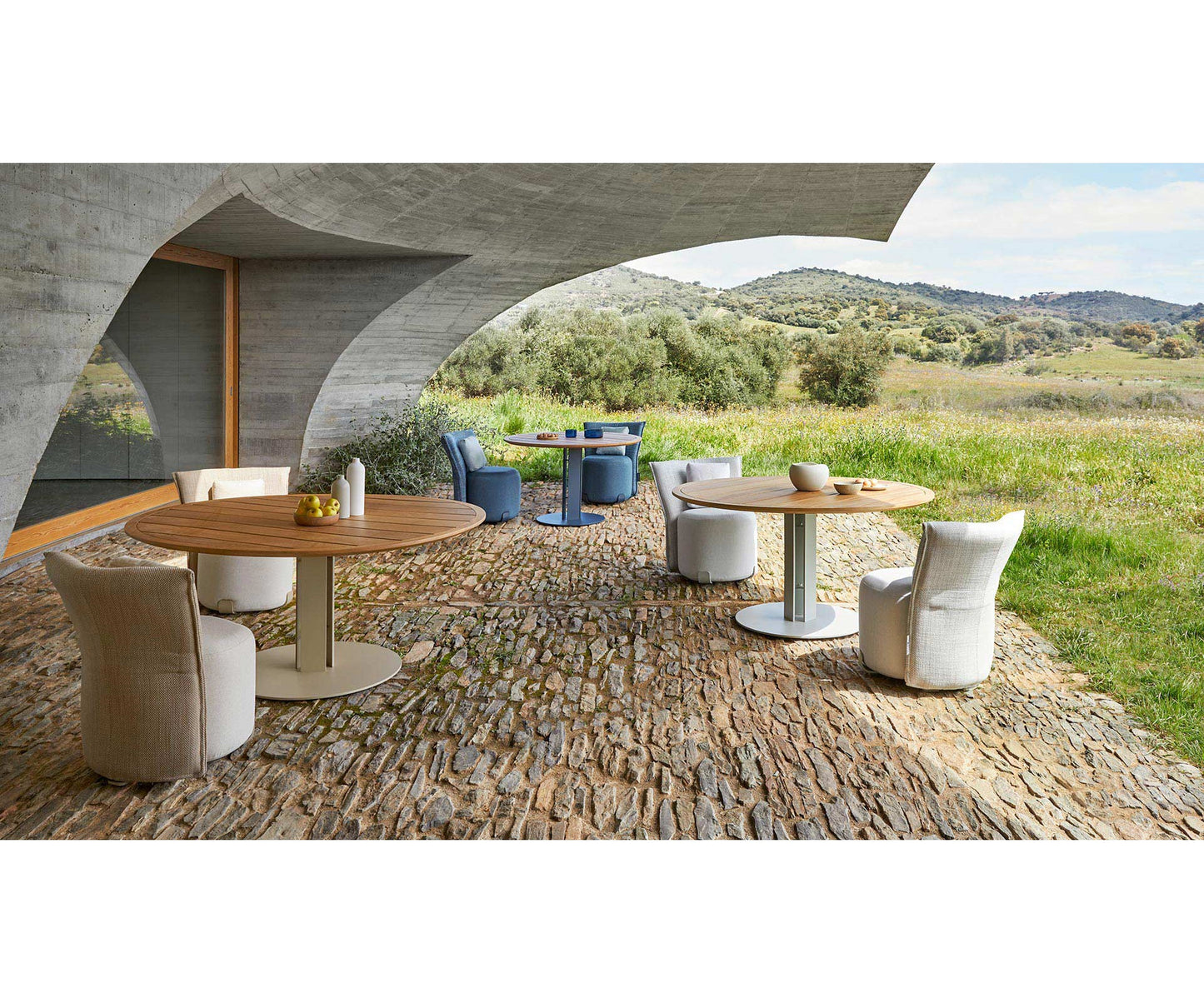 Isla Dining Table