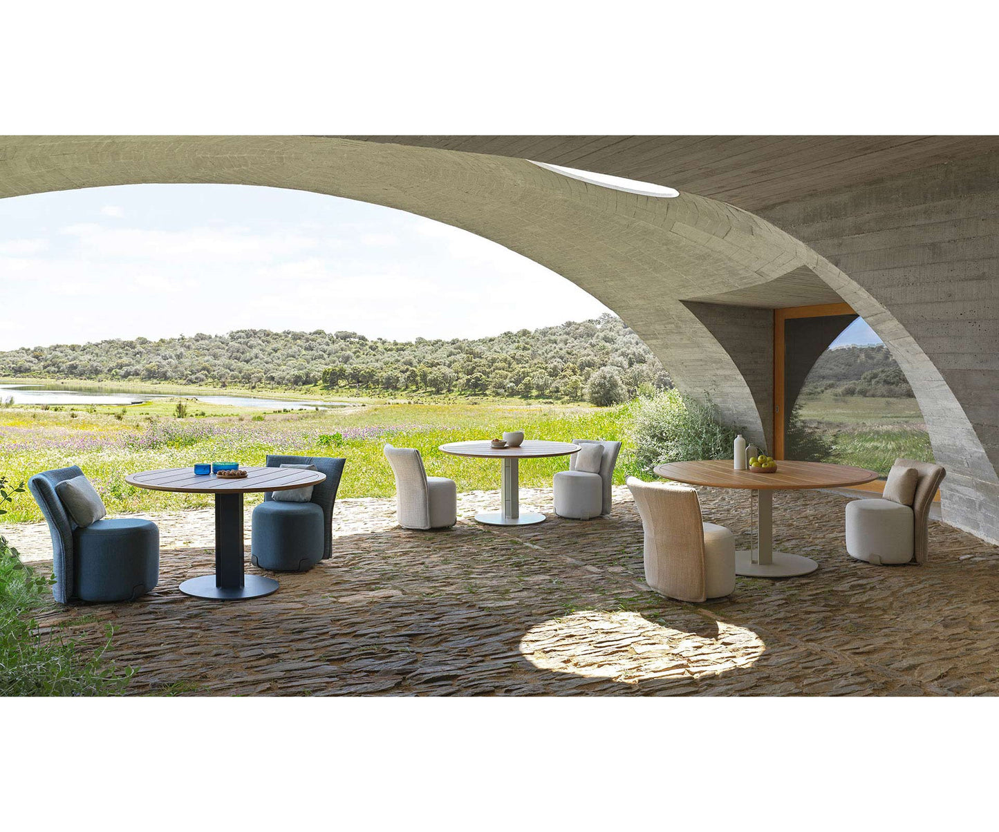 Isla Dining Table