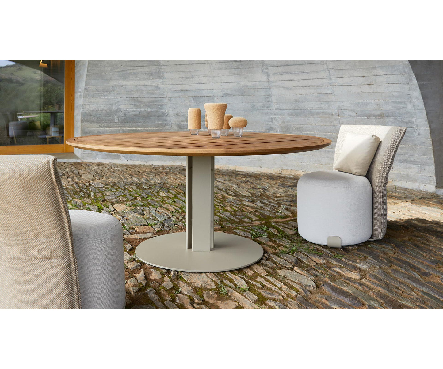 Isla Dining Table