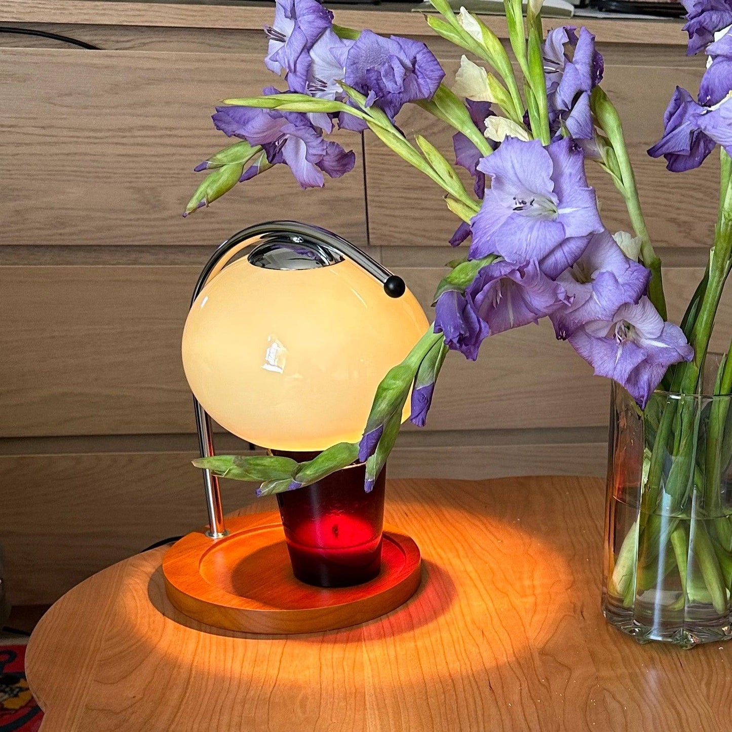 Arched Candle Warmer Table Lamp With Glass Shade And Wooden Tray Base