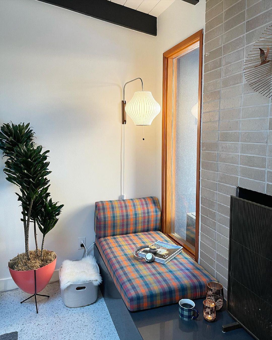 Ribbed Oval Wall Sconce With Pull Chain And Curved Arm
