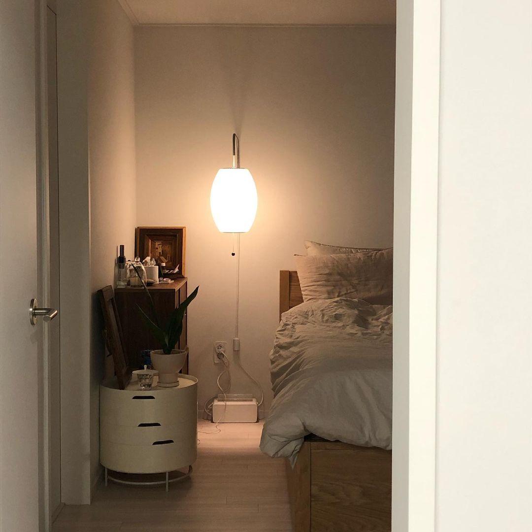 Ribbed Oval Wall Sconce With Pull Chain And Curved Arm