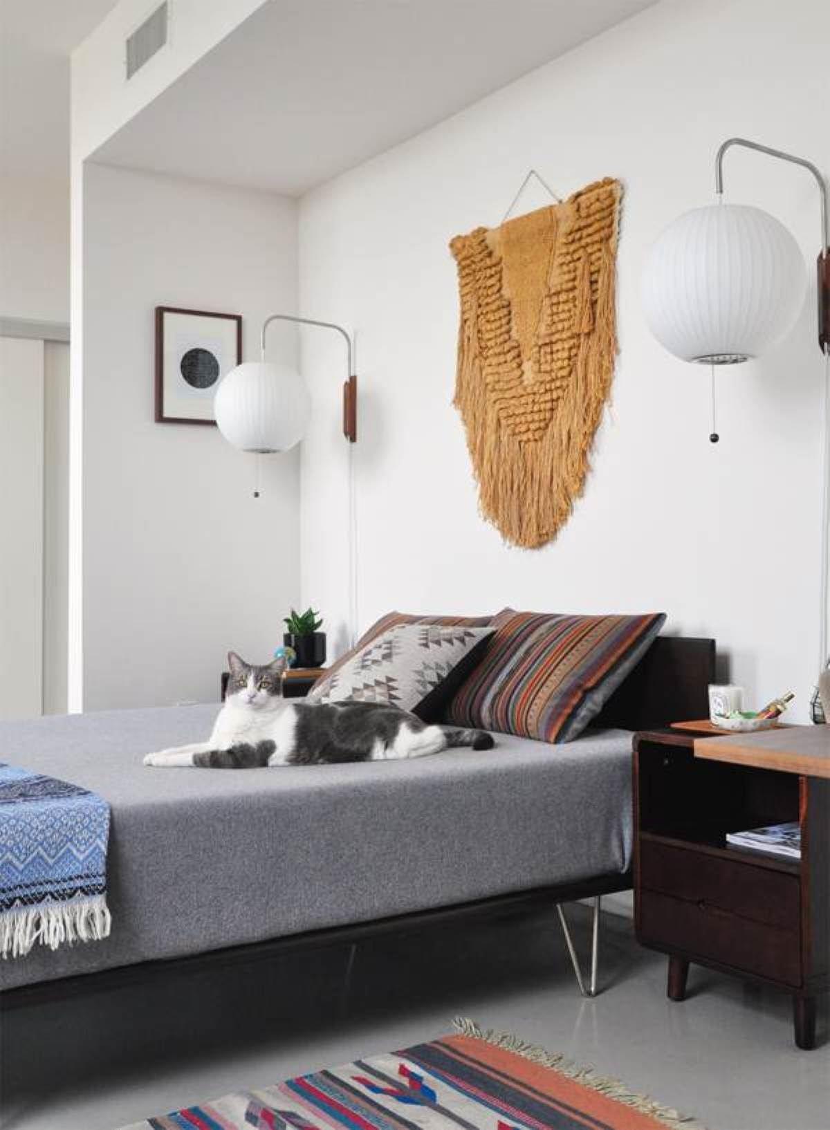 Ribbed Oval Wall Sconce With Pull Chain And Curved Arm