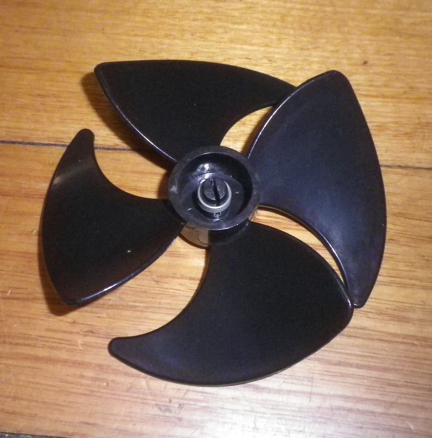 10cm Plastic CW Fan 3mm Mounting & 4 Blades - Part # RF070