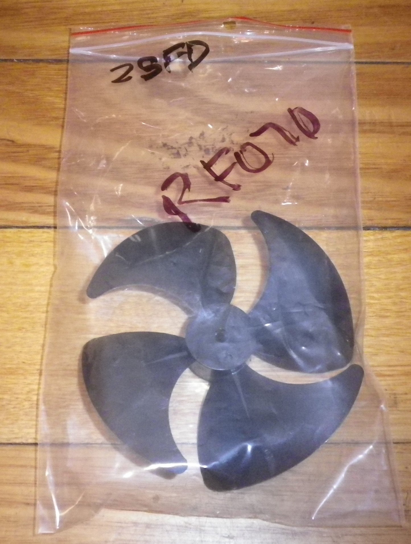 10cm Plastic CW Fan 3mm Mounting & 4 Blades - Part # RF070