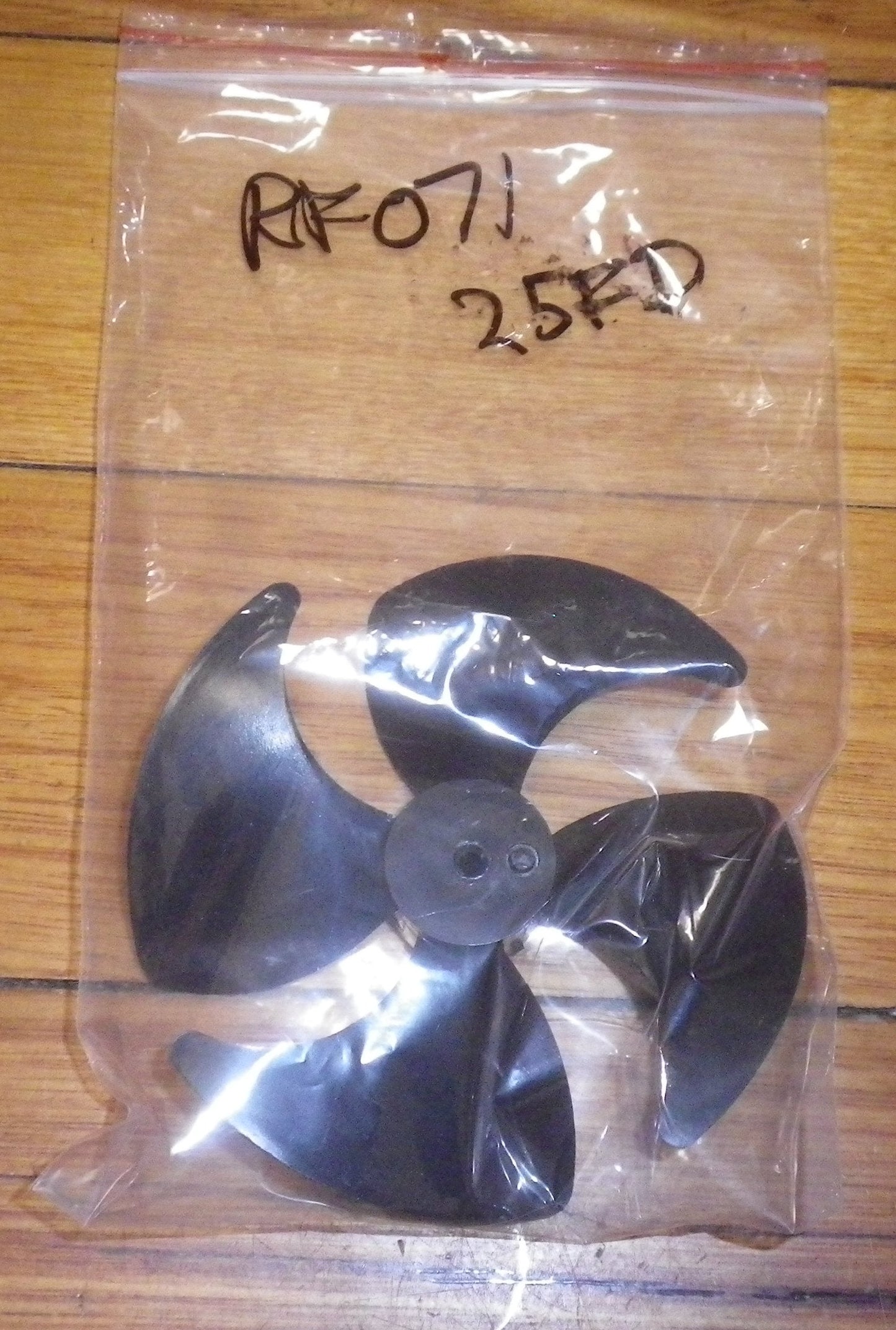 10cm Plastic CCW Fan 3mm Mounting & 4 Blades - Part # RF071