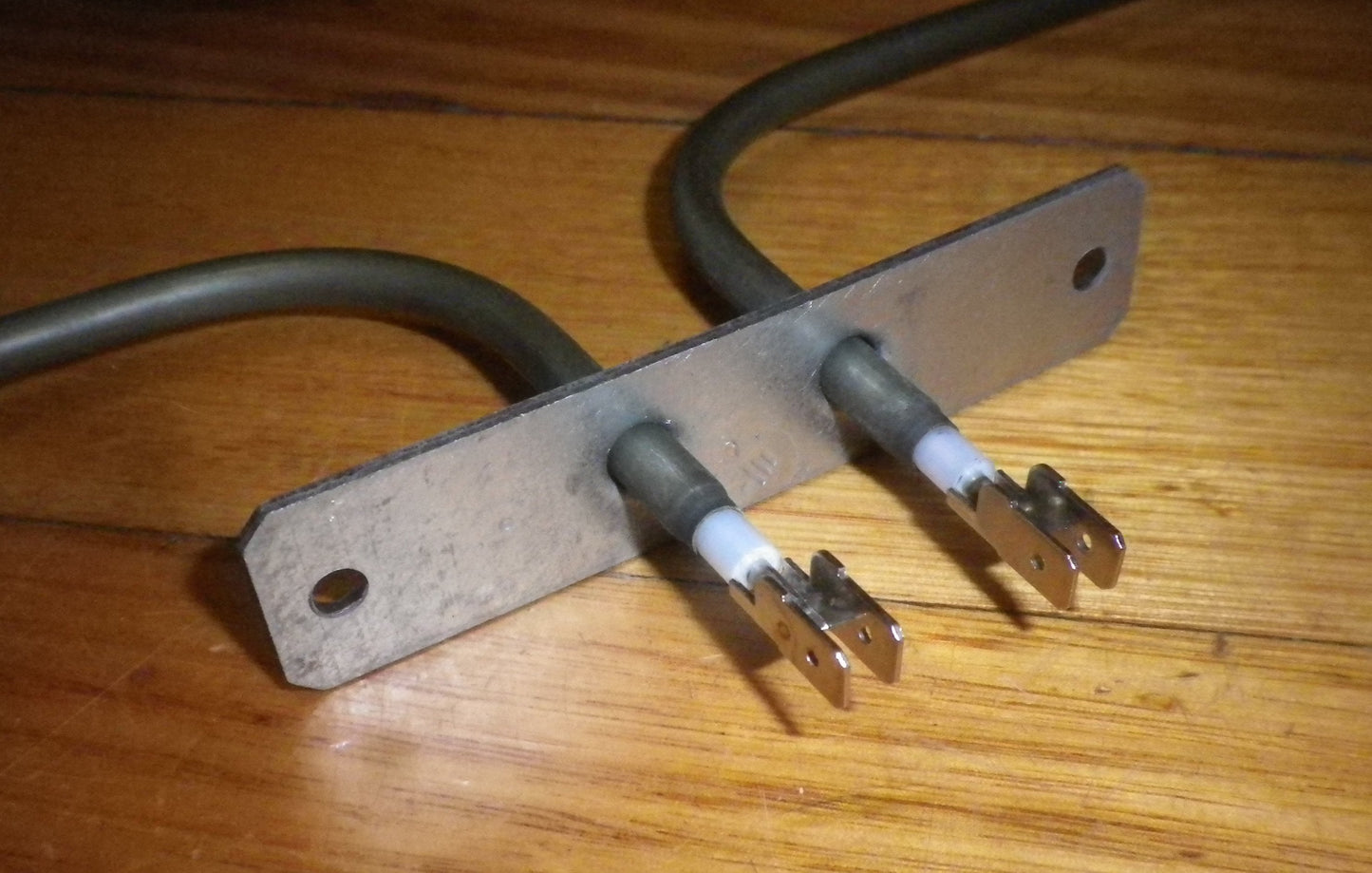 Whirlpool, Ignis, Bauknecht, Philips 1100Watt Bottom Oven Element. Part # SE937