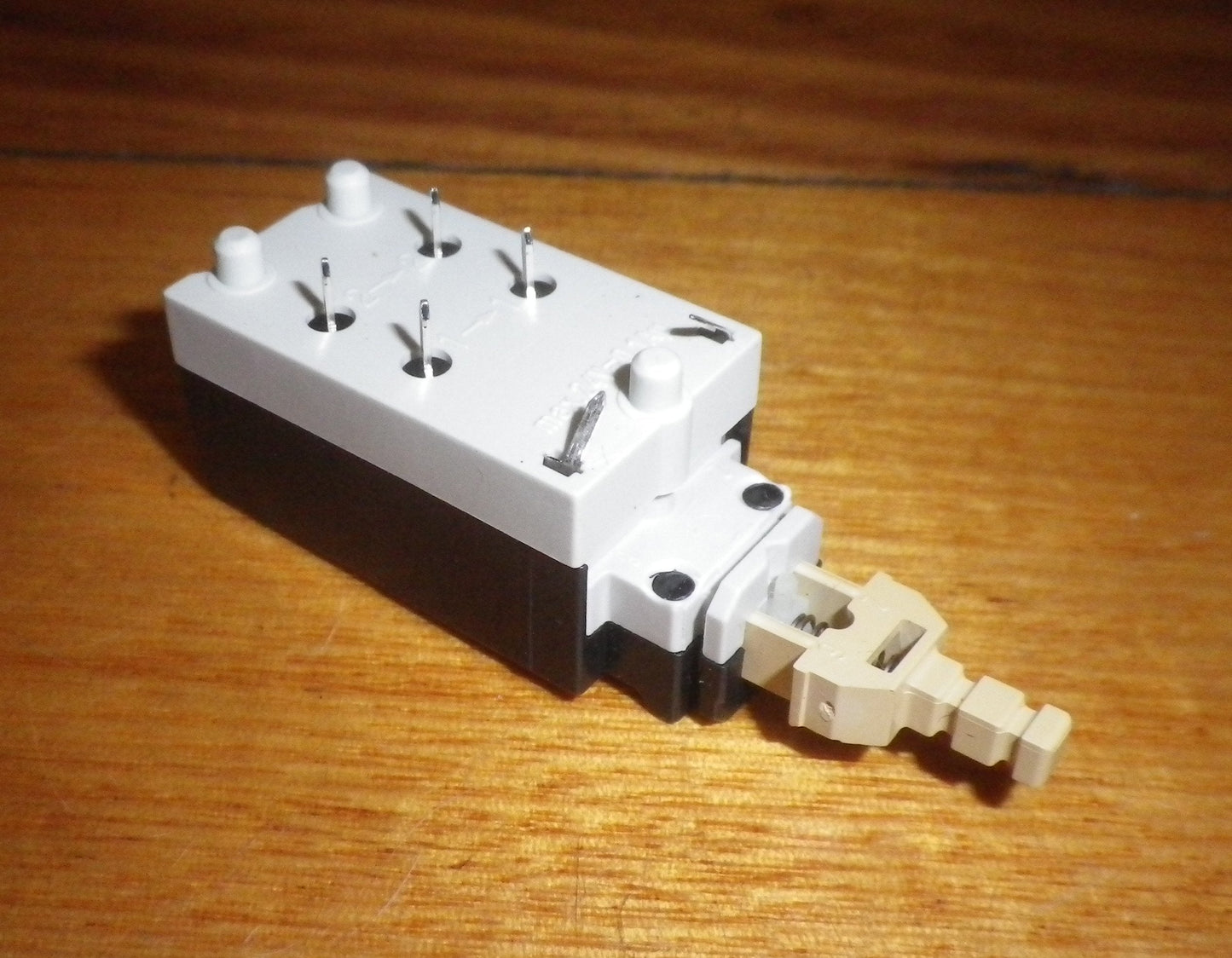 Akai DPST Television Pushbutton On/Off Switch with Remote Contacts - Part # SWP393