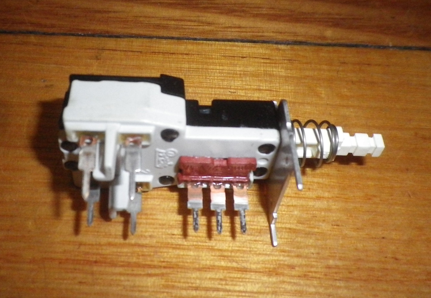 Konig Television Pushbutton On/Off Switch with Remote Contacts - Part # SWP532