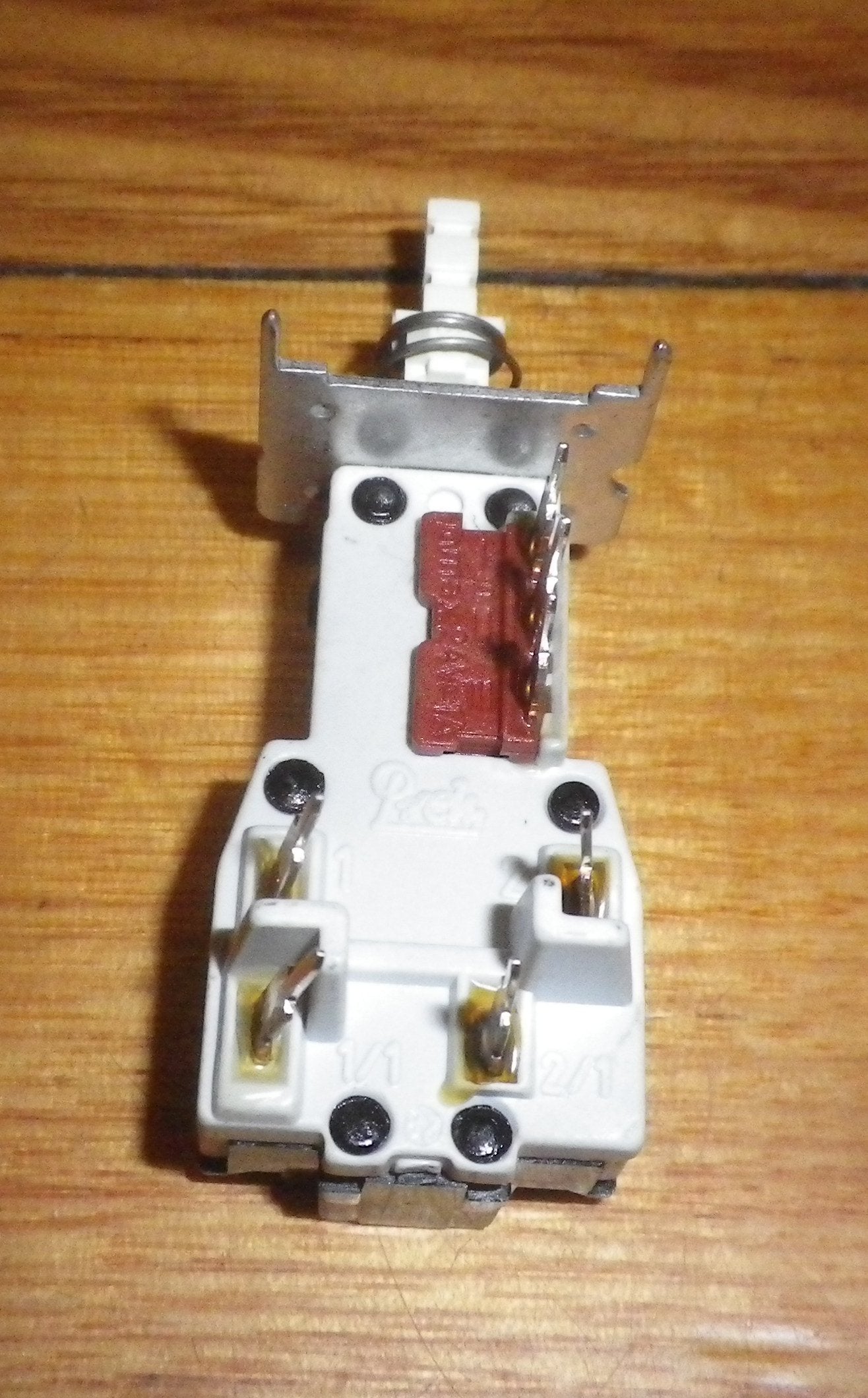 Konig Television Pushbutton On/Off Switch with Remote Contacts - Part # SWP532