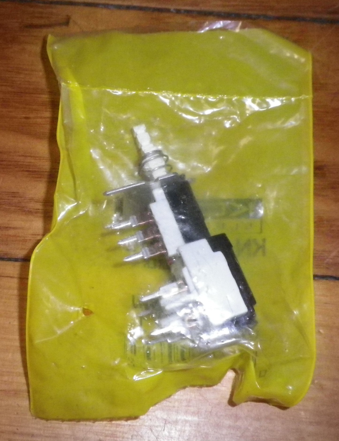 Konig Television Pushbutton On/Off Switch with Remote Contacts - Part # SWP532