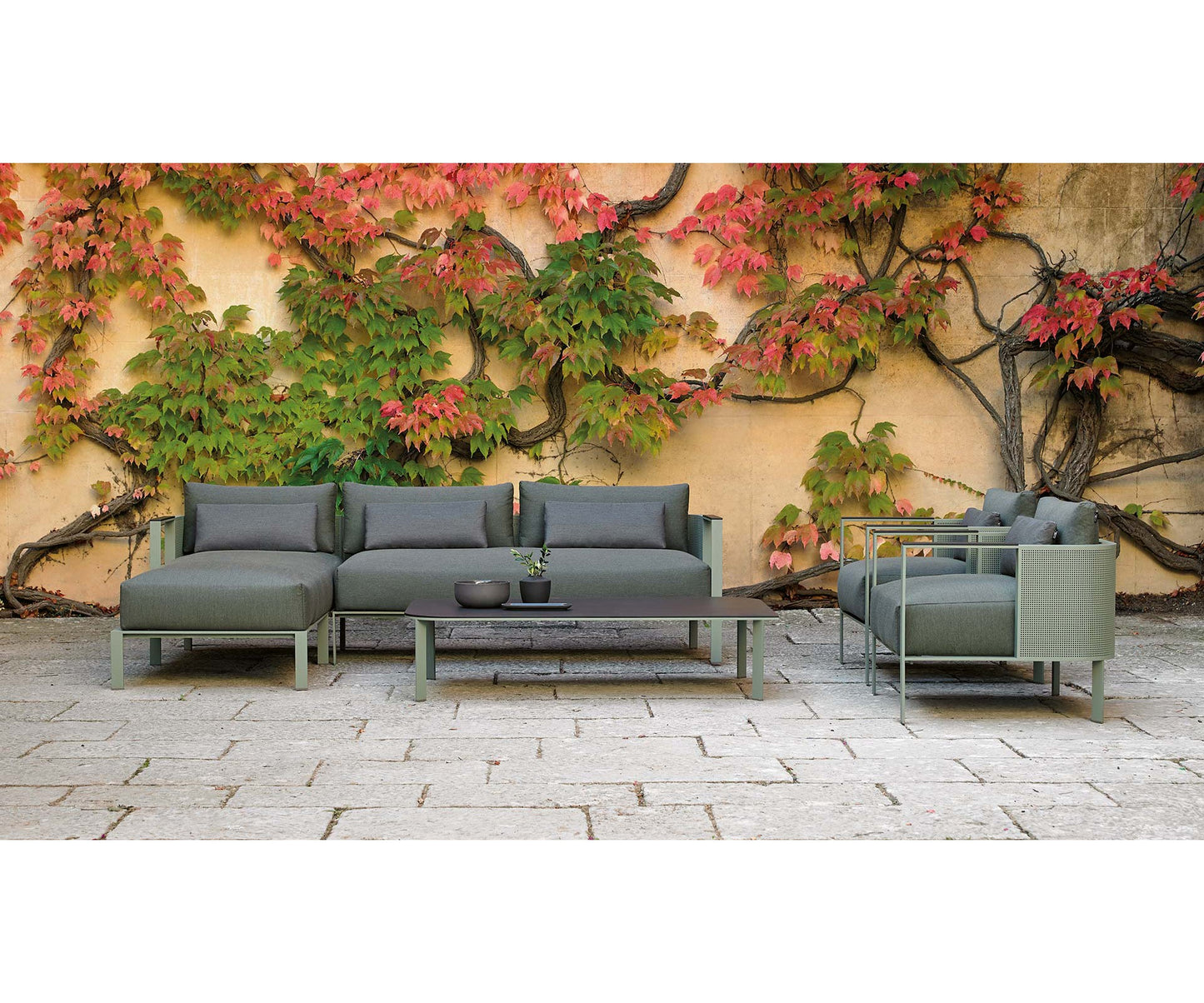 Solanas Lounge Chair