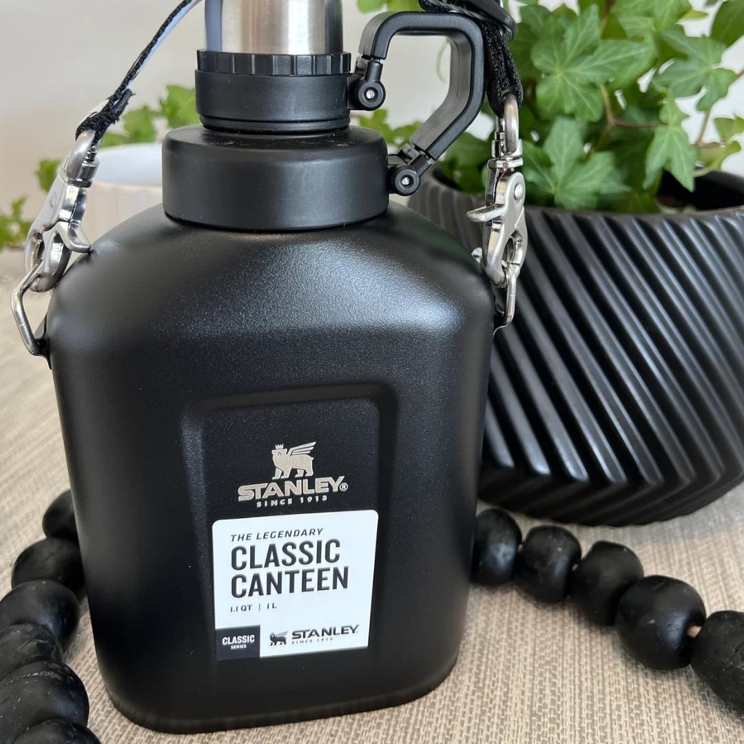 Stanley Legend Classic Canteen 1.1 Qt / 1.0 L Matte Black
