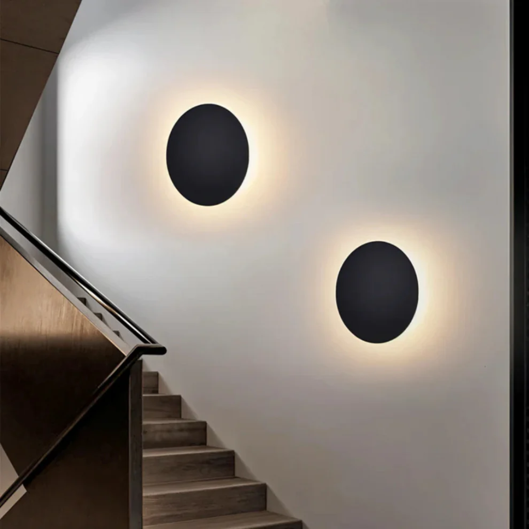 Modern Round Halo LED Wall Light With Backlit Glow