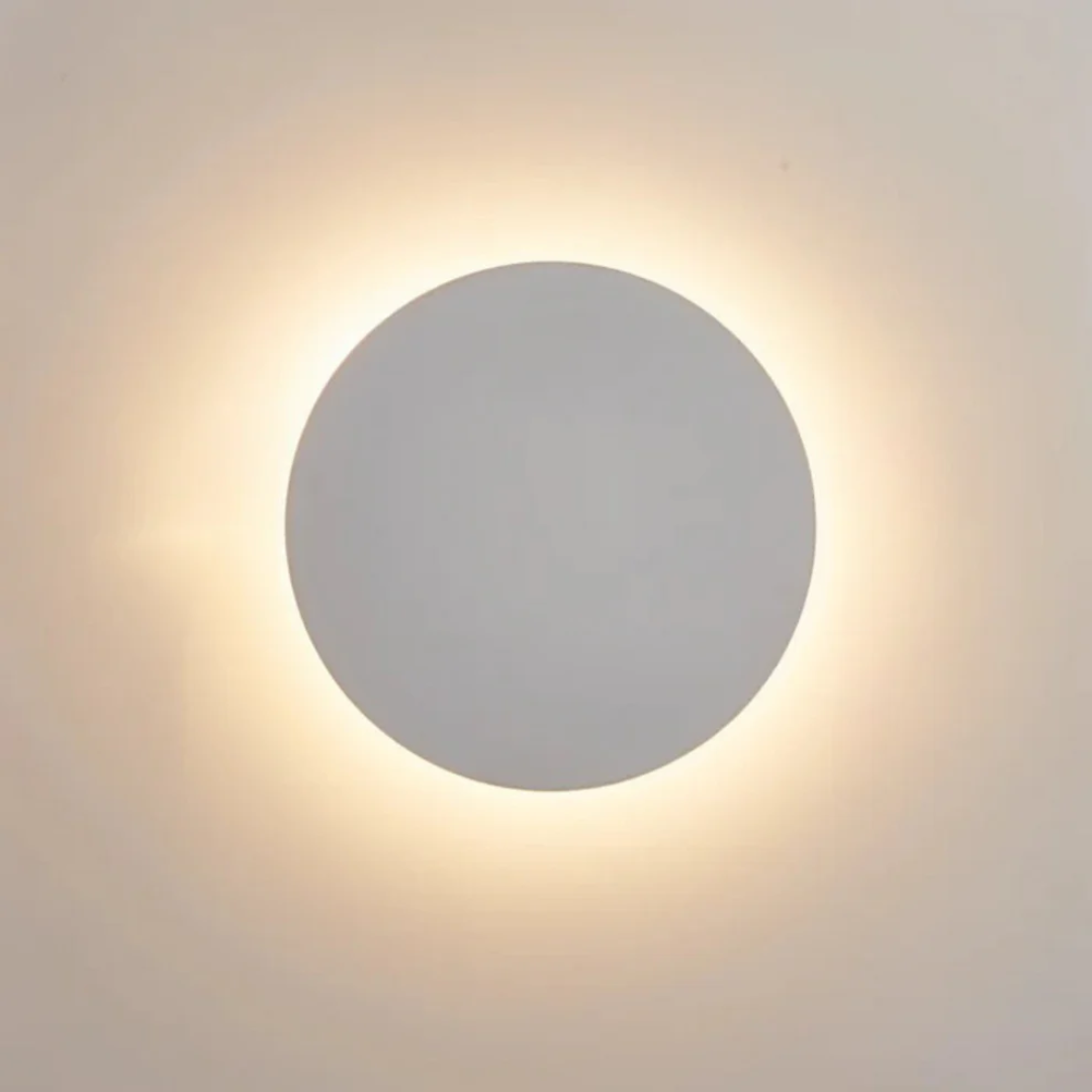 Modern Round Halo LED Wall Light With Backlit Glow