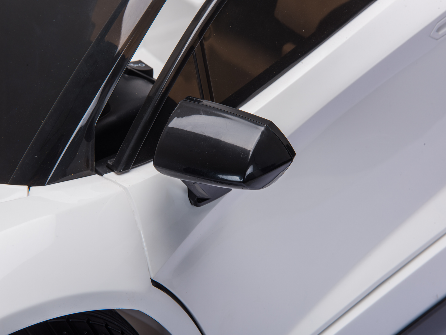 Magic Cars 2 Seater Lamborghini Aventador RC Ride On Car For Children Wireless Parental Control