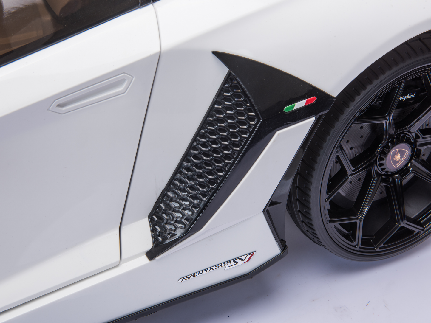 Magic Cars 2 Seater Lamborghini Aventador RC Ride On Car For Children Wireless Parental Control