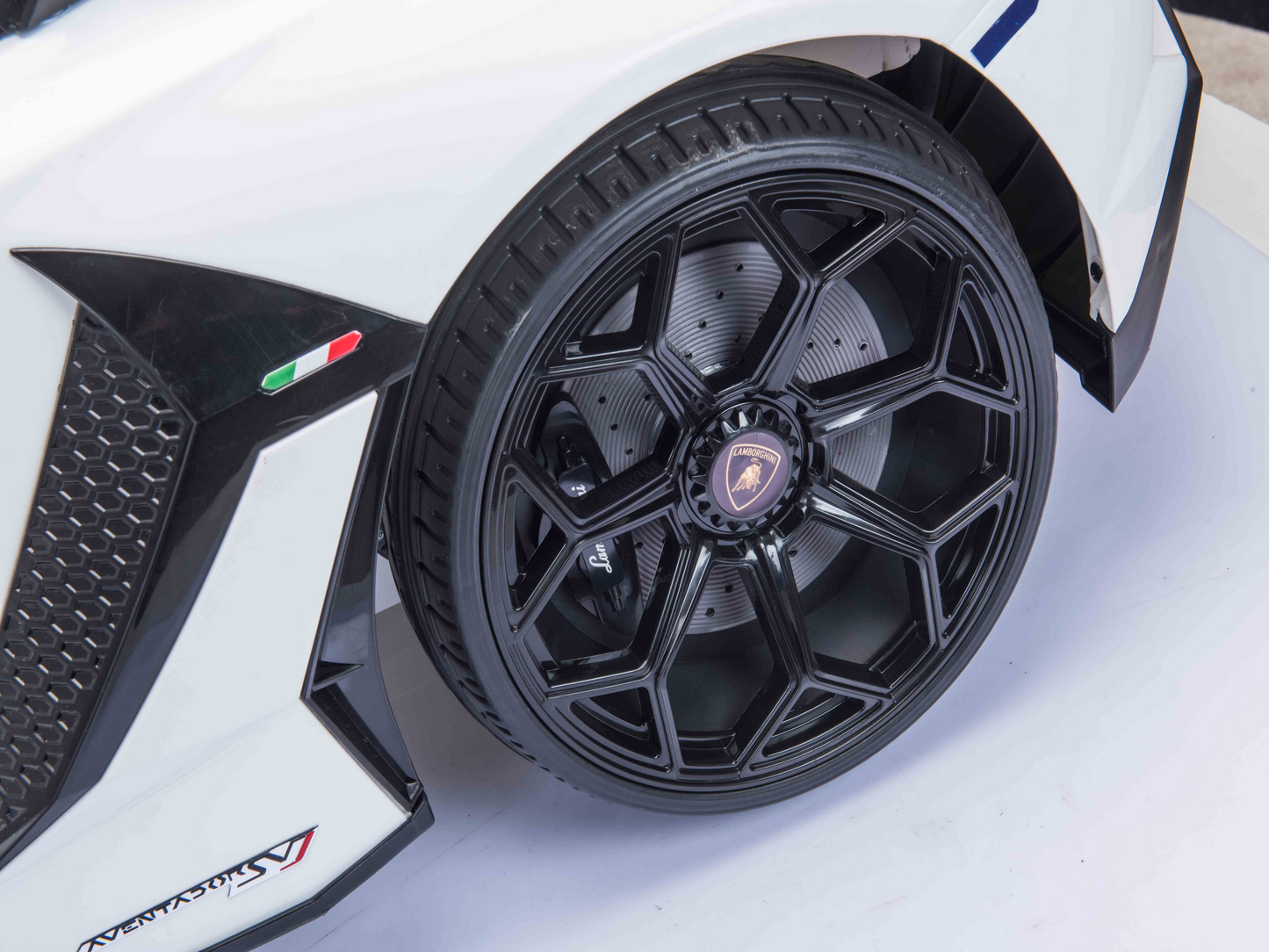 Magic Cars 2 Seater Lamborghini Aventador RC Ride On Car For Children Wireless Parental Control