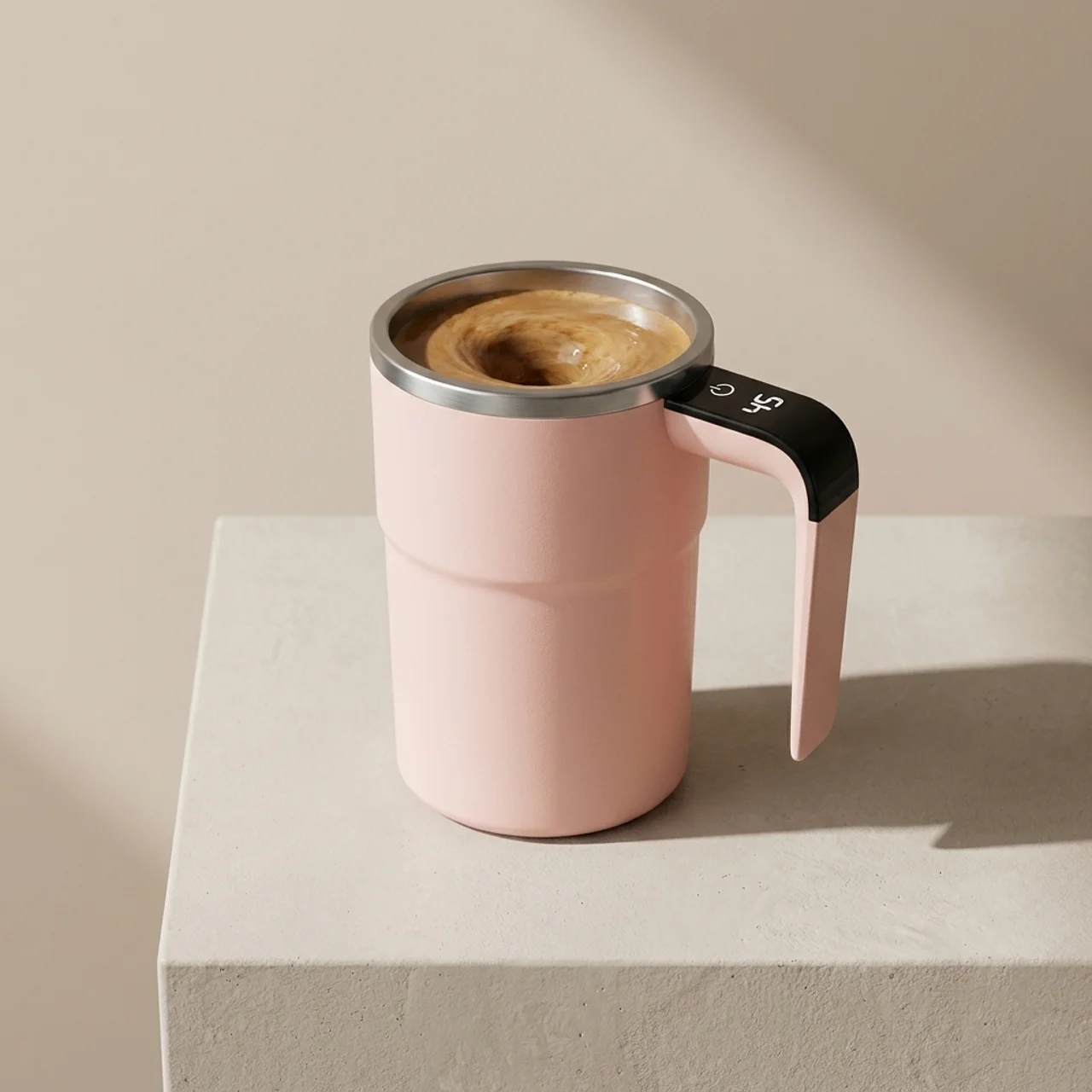 Smart Coffee Cup with Automatic Mixing and Digital Temperature Display