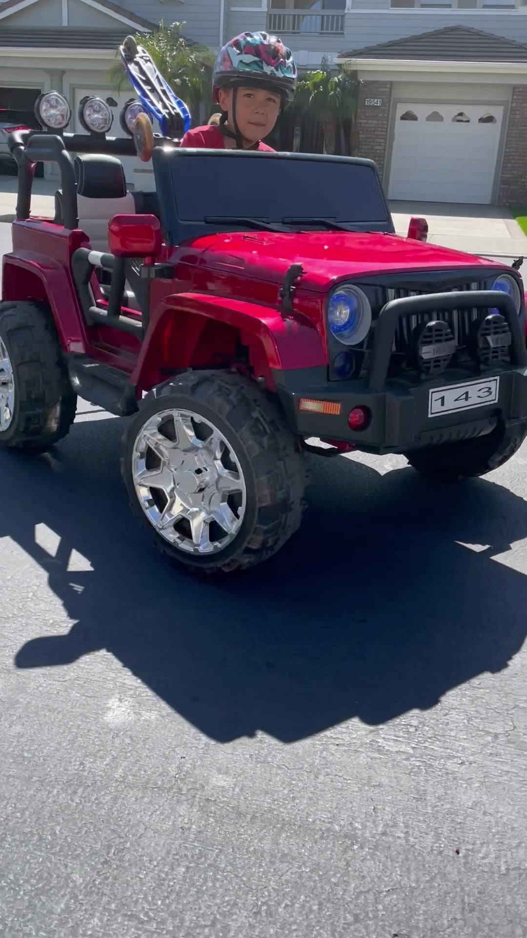 Magic Cars 2 Seater 24 Volt 4x4 Electric Ride On Jeep Style Rubber Tires Fully Loaded Truck ATV UTV For Kids Wireless Parental Control