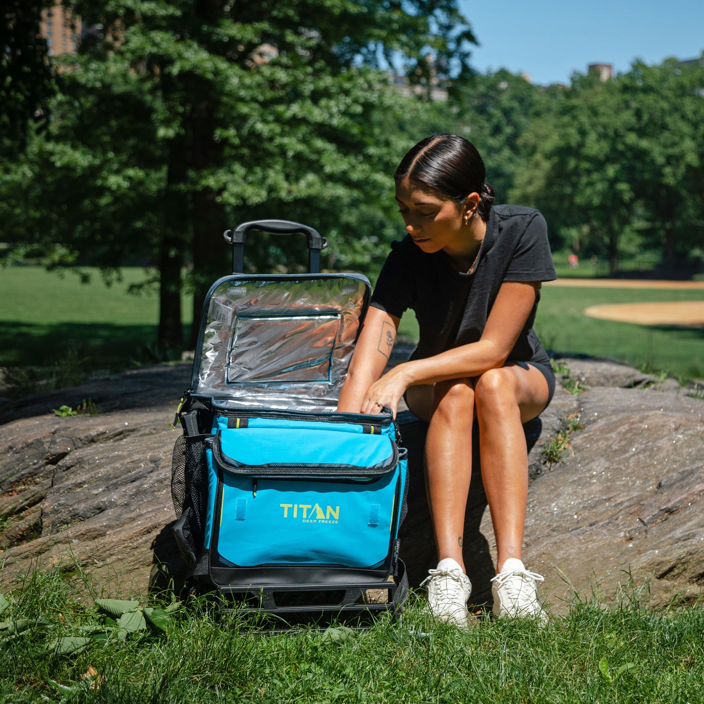 60 (50+10) Can Wheeled Cooler
