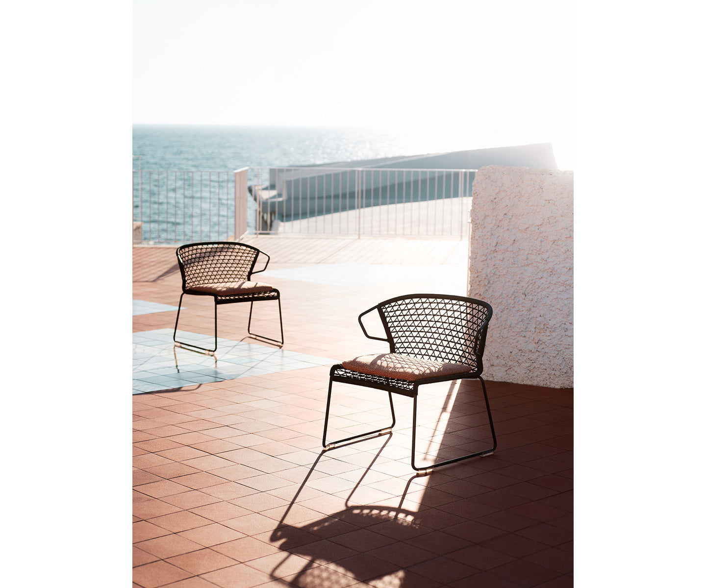Vela Outdoor Lounge Chair