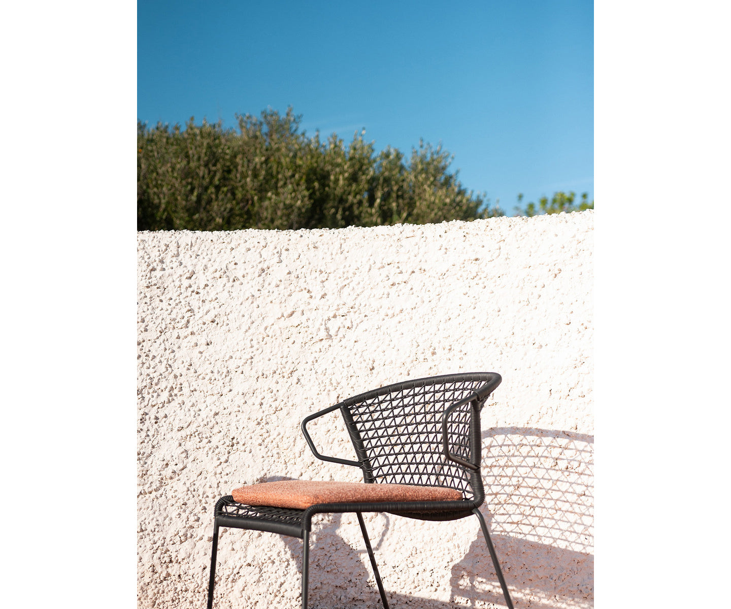 Vela Outdoor Lounge Chair
